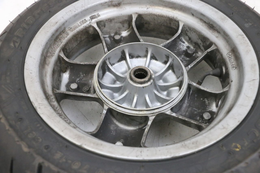 photo de LLANTA TRASERA Y NEUMÁTICO YAMAHA YP MAJESTY 125 (2002 - 2006) - Otra perspectiva