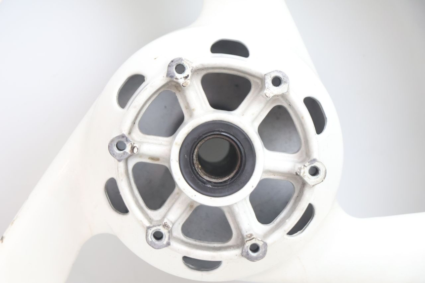 photo de LLANTA TRASERA Y NEUMÁTICO YAMAHA YZF R GENESIS 750 (1993 - 1998) - Características distintivas