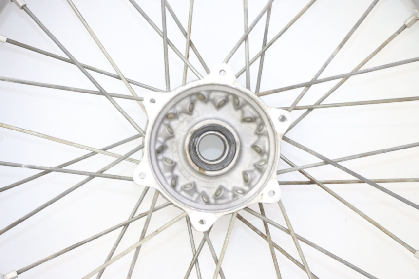 photo de LLANTA TRASERA Y NEUMÁTICO YAMAHA YZF YZ-F 450 (2014 - 2016) - Detalles de los puntos de fijación