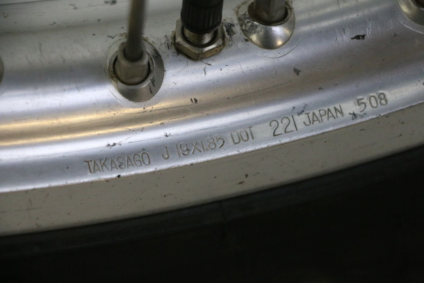 photo de LLANTA TRASERA Y NEUMÁTICO YAMAHA YZF YZ-F 450 (2014 - 2016) - Primer plano técnico