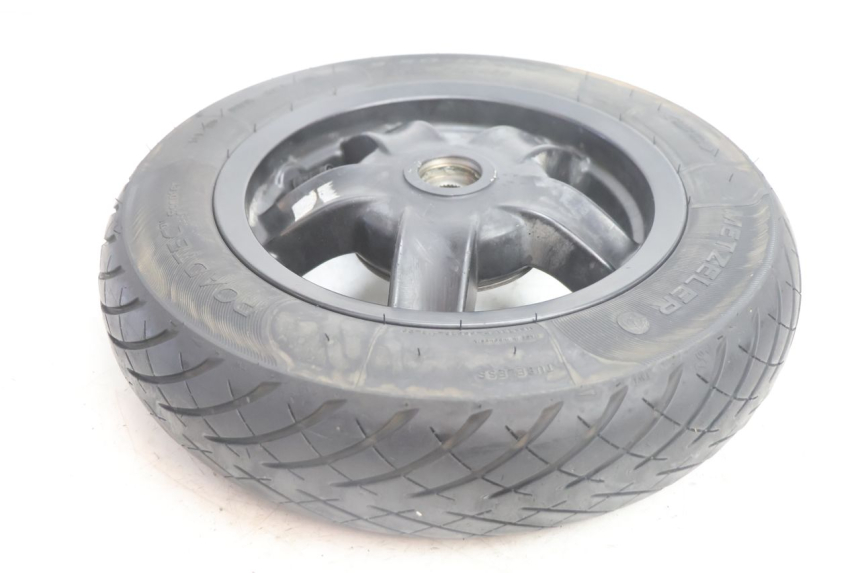 photo de LLANTA TRASERA Y NEUMÁTICO PIAGGIO ZIP IGET 4T 50 (2021 - 2023) - Primer plano técnico