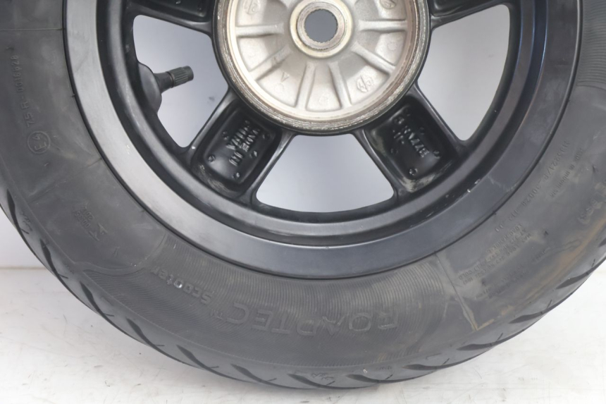 photo de LLANTA TRASERA Y NEUMÁTICO PIAGGIO ZIP IGET 4T 50 (2021 - 2023) - Estado de la superficie y material