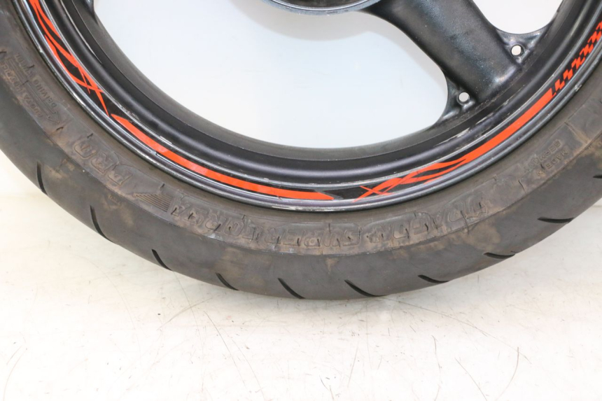 photo de LLANTA TRASERA Y NEUMÁTICO KAWASAKI ZX-6R ZX6R 600 (1995 - 1997) - Zoom sobre los componentes
