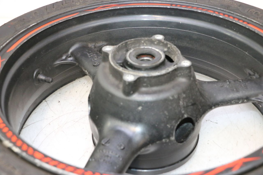 photo de LLANTA TRASERA Y NEUMÁTICO KAWASAKI ZX-6R ZX6R 600 (1995 - 1997) - Detalles de los puntos de fijación