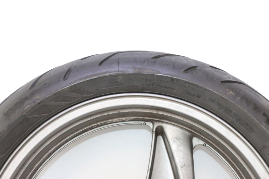 photo de LLANTA TRASERA Y NEUMÁTICO KAWASAKI ZZR 600 (1995 - 2004) - Detalles de los puntos de fijación