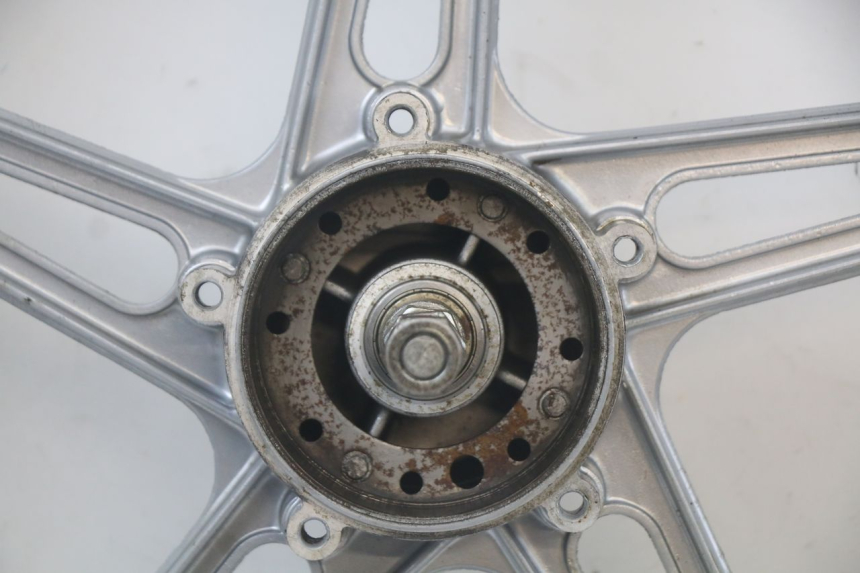 photo de LLANTA TRASERA PEUGEOT 103 VOGUE VS2 50 (2004 - 2017) - Características distintivas