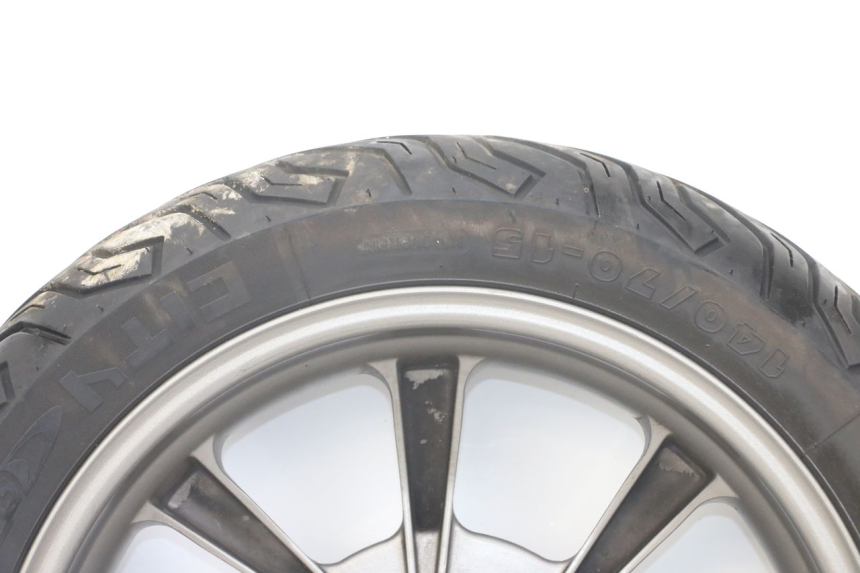 photo de LLANTA TRASERA QUADRO 3D S 350 (2013 - 2018) - Primer plano de alta resolución