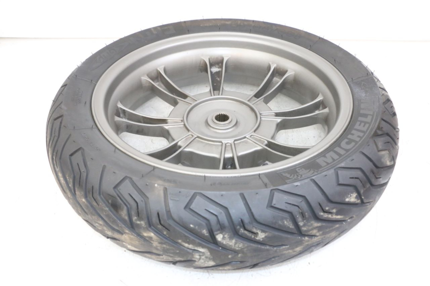 photo de LLANTA TRASERA QUADRO 3D S 350 (2013 - 2018) - Primer plano técnico