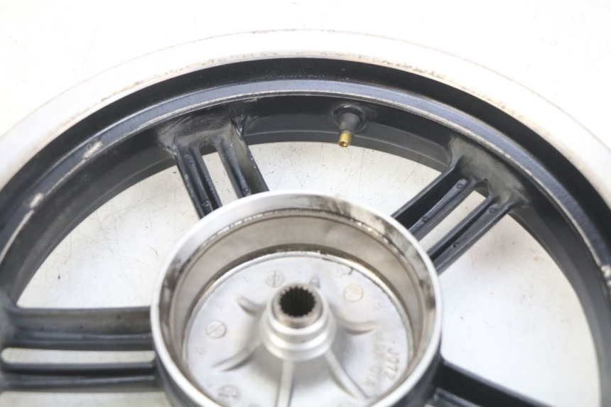 photo de LLANTA TRASERA KYMCO AGILITY 16+ 4T 50 (2018 - 2023) - Características distintivas