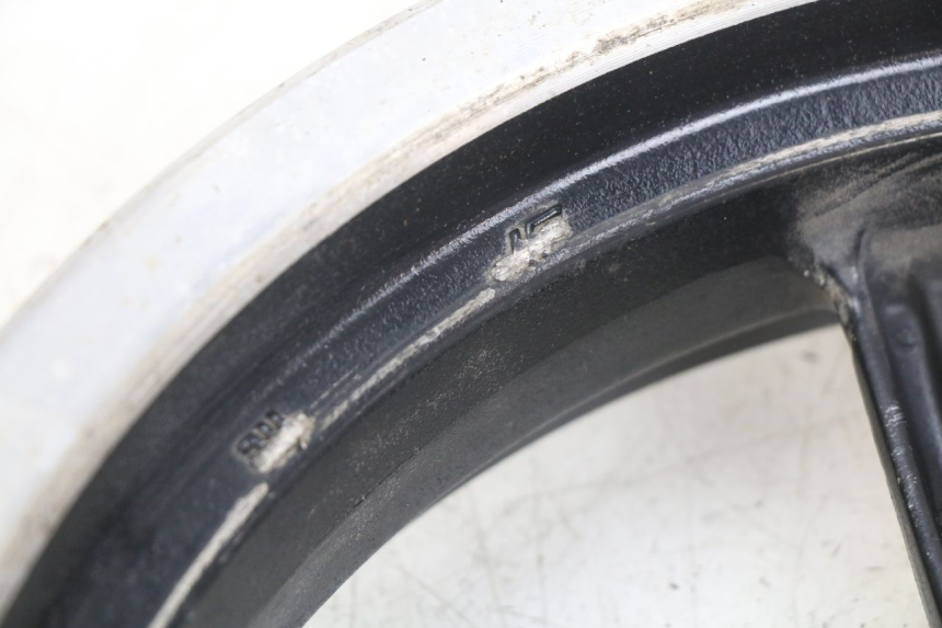 photo de LLANTA TRASERA KYMCO AGILITY 16+ 4T 50 (2018 - 2023) - Zoom sobre los componentes