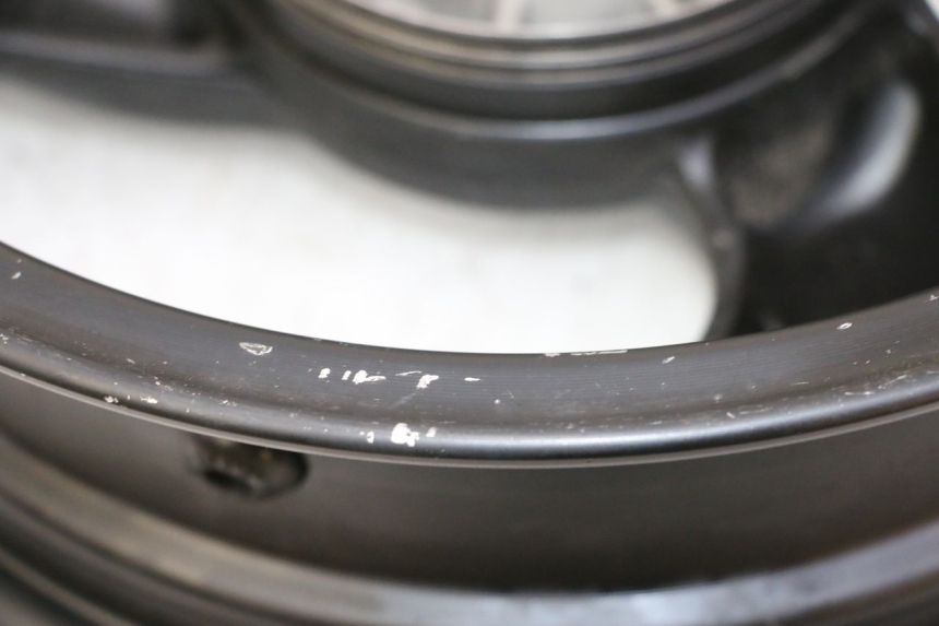 photo de LLANTA TRASERA KYMCO AGILITY 4T 50 (2005 - 2018) - Zoom sobre los componentes