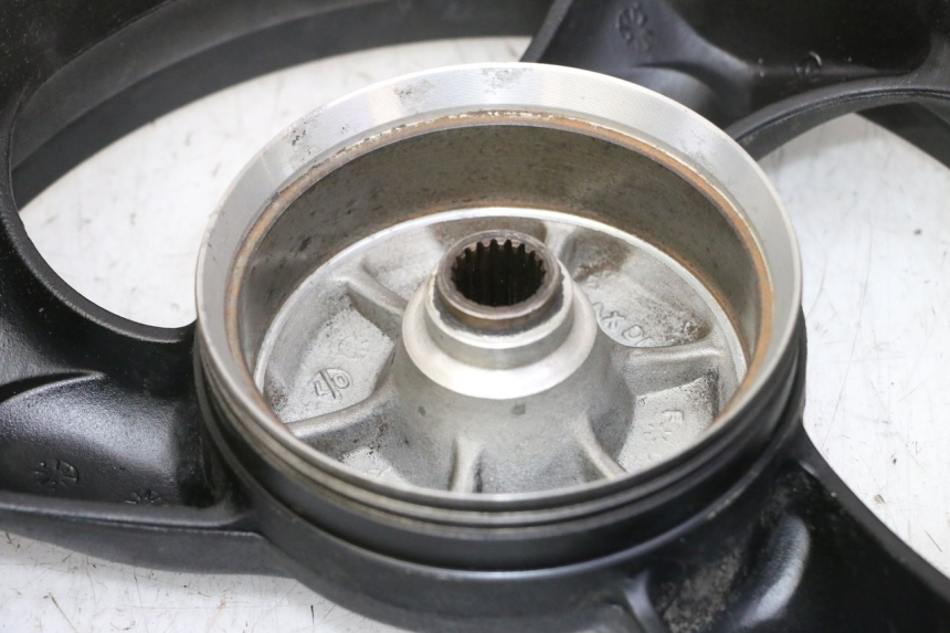 photo de LLANTA TRASERA KYMCO AGILITY 4T 50 (2005 - 2018) - Enfoque en la estructura