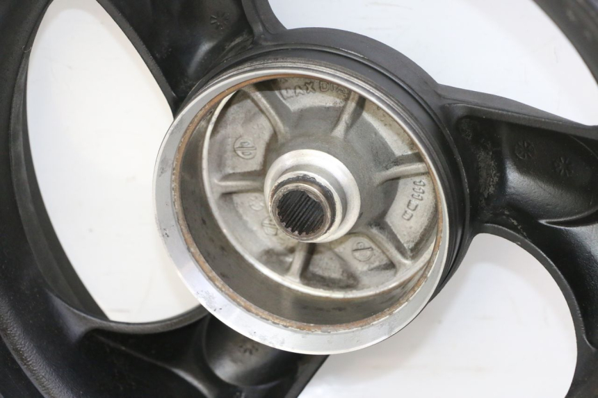 photo de LLANTA TRASERA KYMCO AGILITY 4T 50 (2005 - 2018) - Primer plano técnico