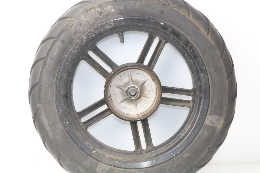 photo de LLANTA TRASERA KYMCO AGILITY CITY 2T 50 (2008 - 2016) - Primer plano técnico