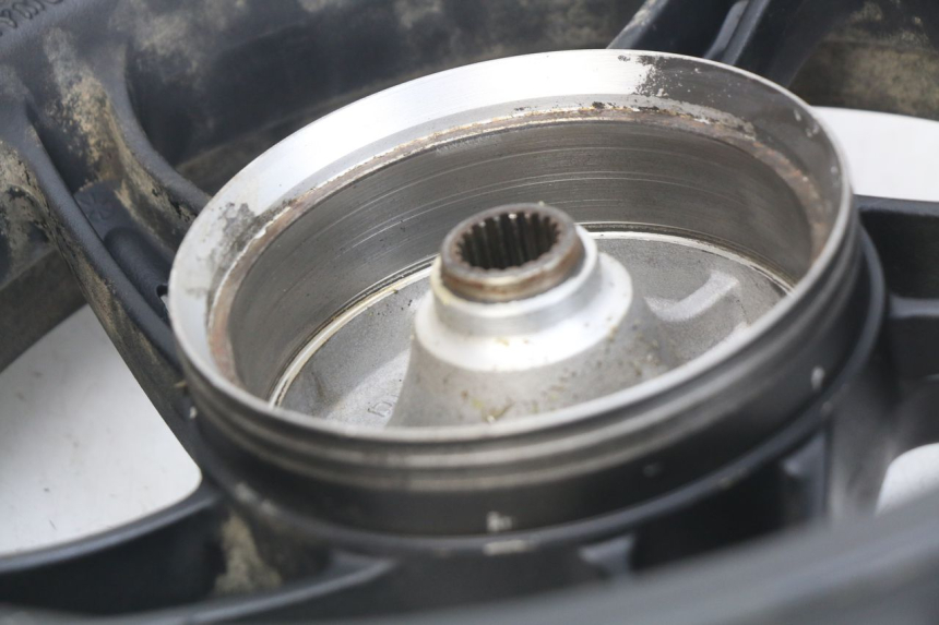 photo de LLANTA TRASERA KYMCO AGILITY RS 2T 50 (2009 - 2013) - Detalle de la pieza