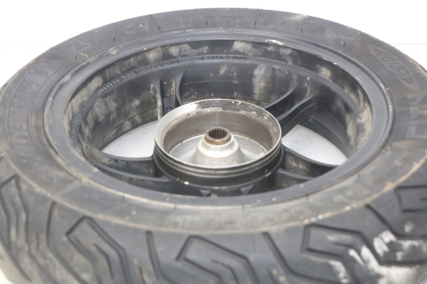 photo de LLANTA TRASERA KYMCO AGILITY RS 2T 50 (2009 - 2013) - Primer plano técnico