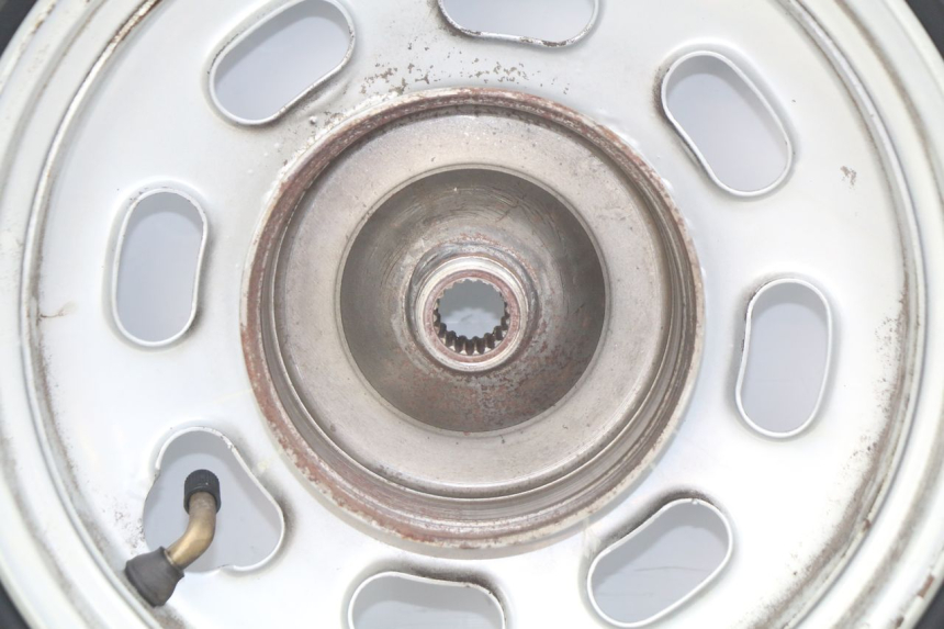 photo de LLANTA TRASERA TAOTAO BEATBOX 2 50 (2005 - 2017) - Características distintivas