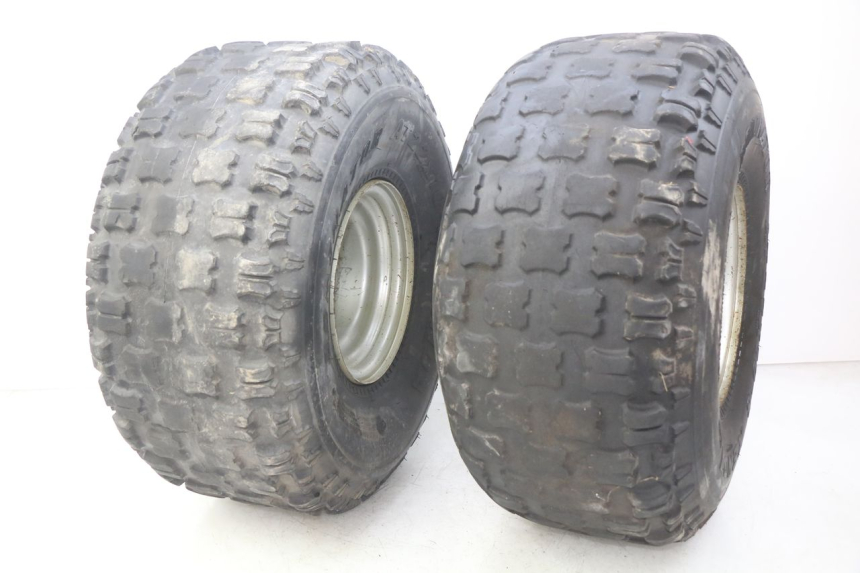 photo de LLANTA TRASERA YAMAHA BLASTER 200 (2003 - 2007) - Primer plano de alta resolución