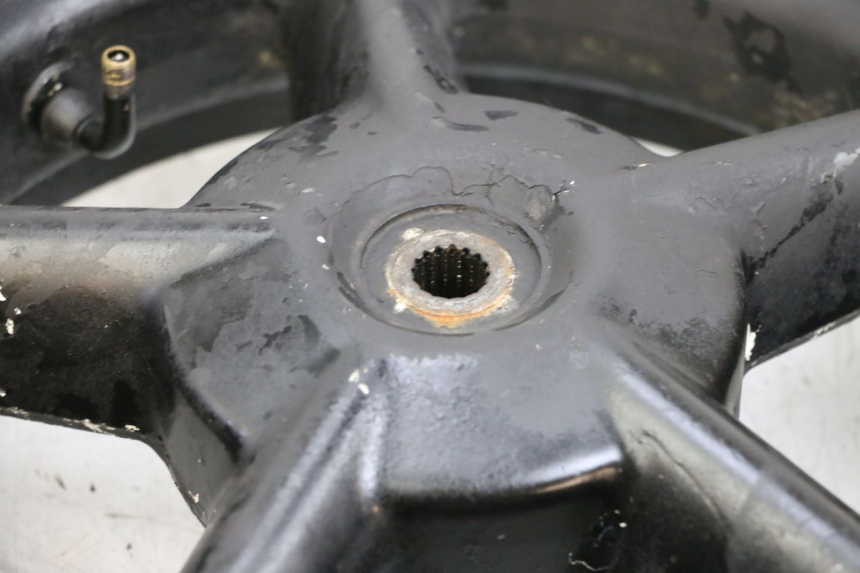 photo de LLANTA TRASERA MBK BOOSTER SPIRIT 50 (2004 - 2017) - Primer plano de alta resolución