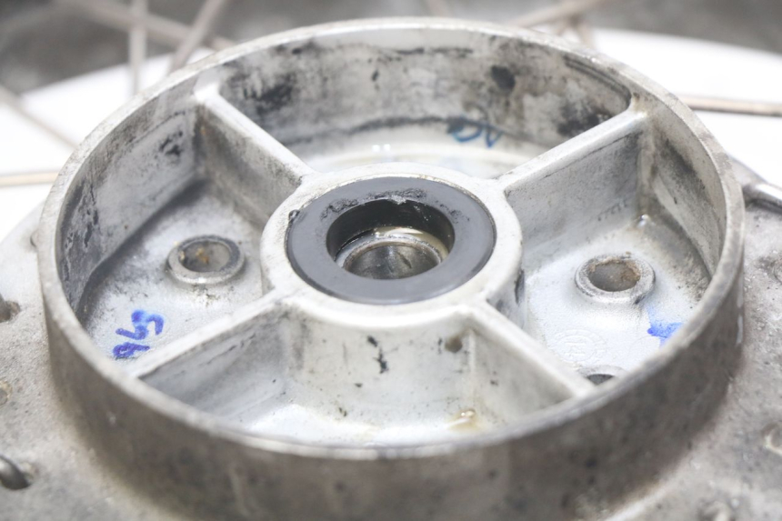 photo de LLANTA TRASERA ROYAL ENFIELD BULLET CLASSIC 500 (2017 - 2020) - Detalles de los puntos de fijación