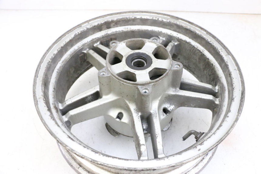 photo de LLANTA TRASERA SUZUKI BURGMAN EXECUTIVE ABS 650 (2006 - 2012) - Primer plano de alta resolución