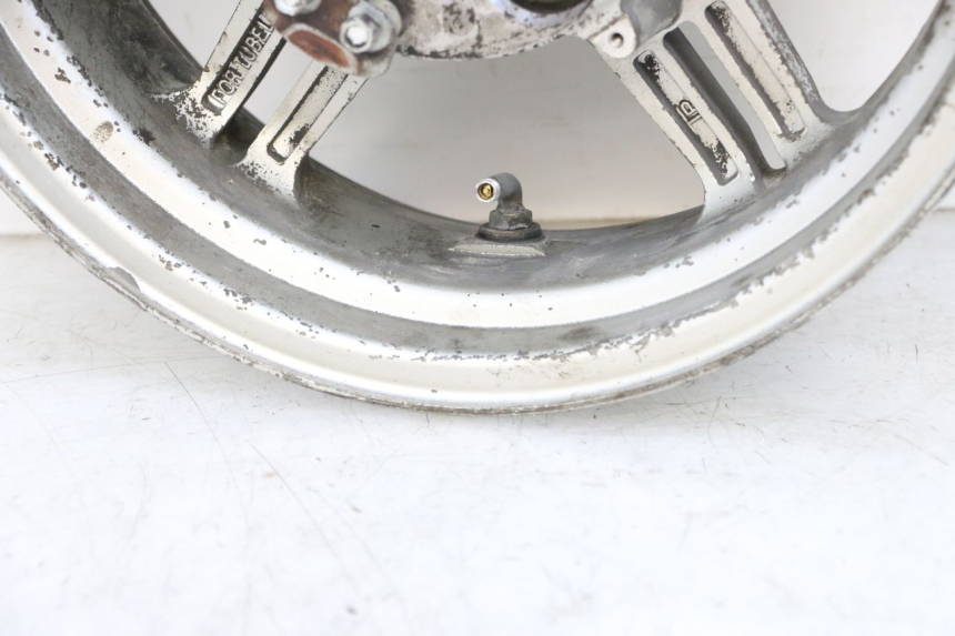 photo de LLANTA TRASERA SUZUKI BURGMAN EXECUTIVE ABS 650 (2006 - 2012) - Detalles de los puntos de fijación