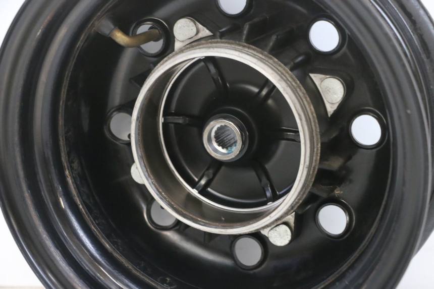 photo de LLANTA TRASERA YAMAHA BW'S EASY 50 (2013 - 2016) - Primer plano técnico