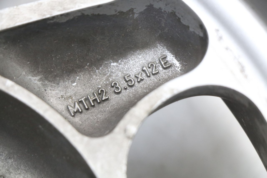 photo de LLANTA TRASERA BMW C1 125 (2000 - 2003) - Otra vista del artículo