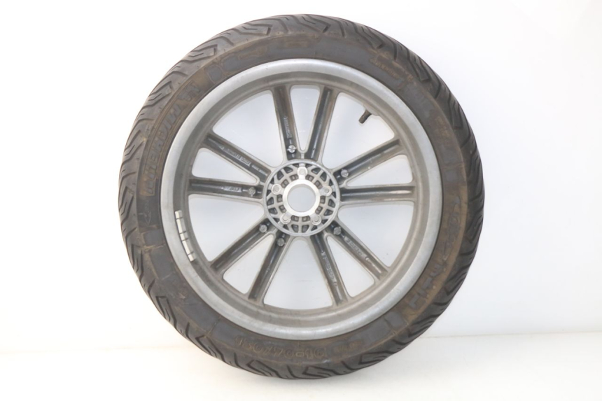 photo de LLANTA TRASERA PIAGGIO CARNABY 125 (2007 - 2011) - Detalle de la pieza