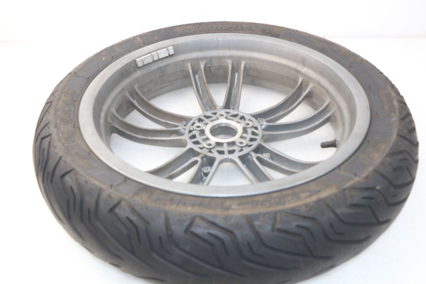 photo de LLANTA TRASERA PIAGGIO CARNABY 125 (2007 - 2011) - Primer plano técnico