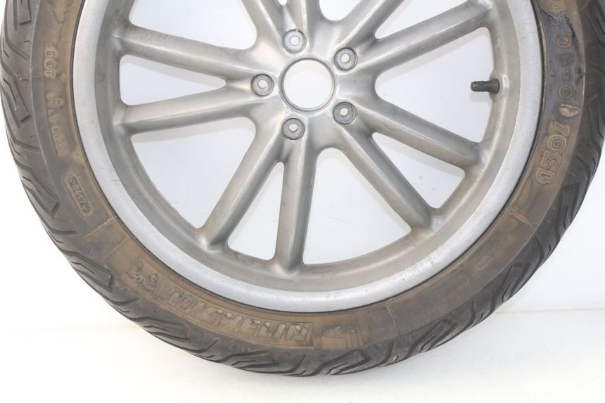 photo de LLANTA TRASERA PIAGGIO CARNABY 125 (2007 - 2011) - Detalles de los puntos de fijación