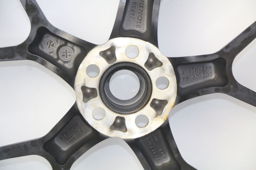 photo de LLANTA TRASERA HONDA CB R 1000 (2018 - 2023) - Enfoque en la estructura