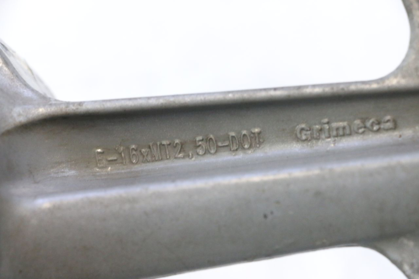 photo de LLANTA TRASERA HONDA CB TWO FIFTY 250 (1991 - 2002) - Primer plano de alta resolución