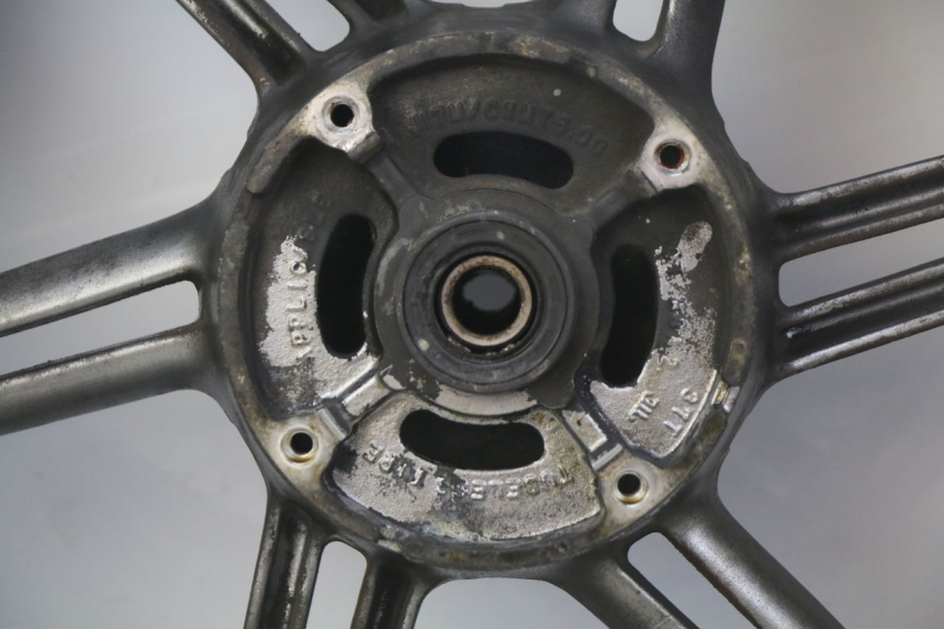 photo de LLANTA TRASERA HONDA CBF 500 (2004 - 2007) - Enfoque en la estructura