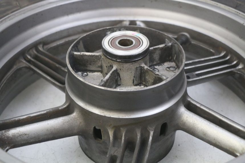 photo de LLANTA TRASERA HONDA CBF 500 (2004 - 2007) - Primer plano técnico