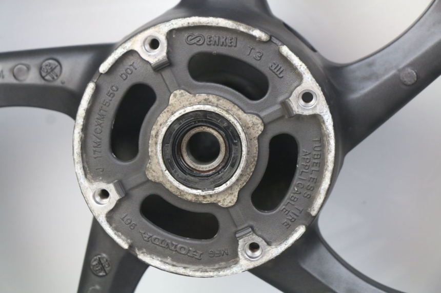 photo de LLANTA TRASERA HONDA CBRF CBR-F PC41 600 (2011 - 2013) - Primer plano técnico