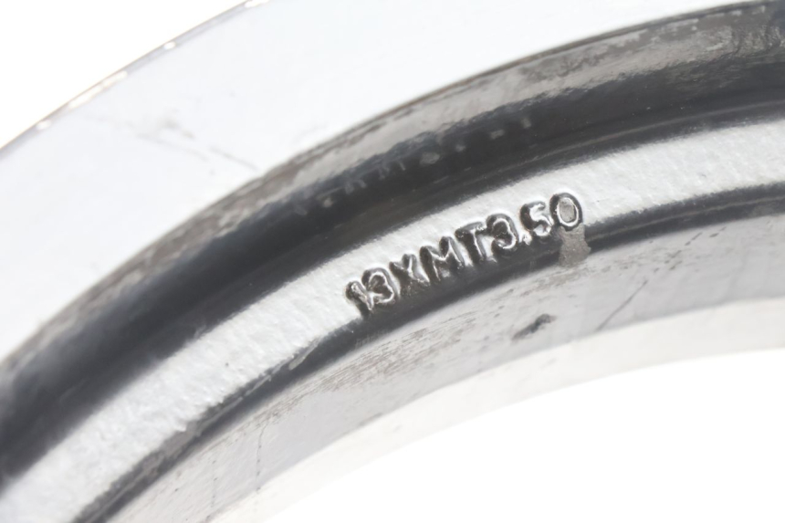 photo de LLANTA TRASERA PEUGEOT CITYSTAR 2T 50 (2018 - 2021) - Primer plano de alta resolución