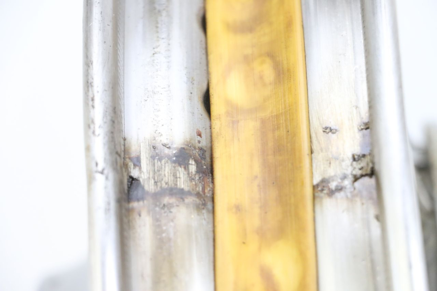 photo de LLANTA TRASERA APRILIA CLASSIC 125 (1995 - 2001) - Primer plano técnico