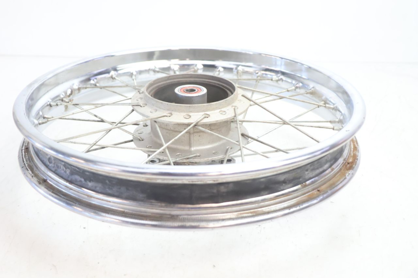 photo de LLANTA TRASERA HONDA CRF CR-F 125 (2020 - 2021) - Primer plano técnico
