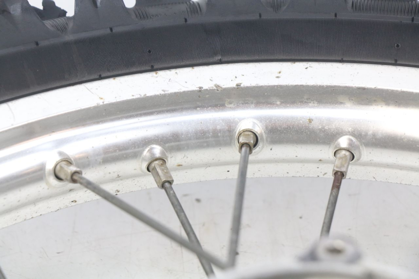 photo de LLANTA TRASERA HONDA CRF 250 (2016 - 2017) - Primer plano técnico