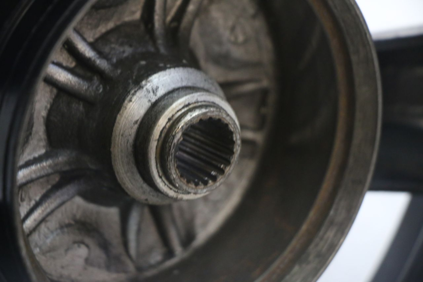 photo de LLANTA TRASERA SYM CROX 4T 50 (2016 - 2023) - Características distintivas