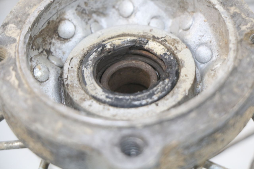 photo de LLANTA TRASERA CRZ DIRTBIKE 140 - Primer plano técnico