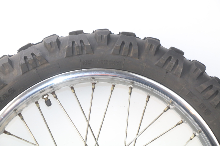 photo de LLANTA TRASERA YAMAHA DTR DT-R 125 (1989 - 2004) - Primer plano técnico