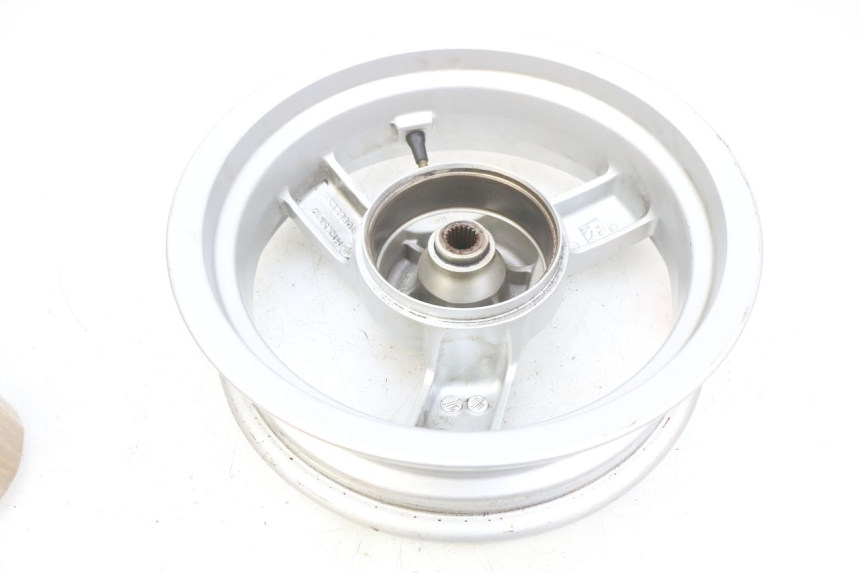 photo de LLANTA TRASERA PEUGEOT E-VIVACITY 1 (2012 - 2018) - Zoom sobre los componentes