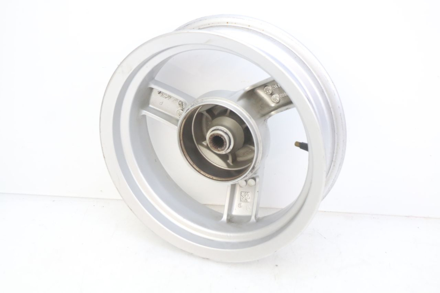 photo de LLANTA TRASERA PEUGEOT E-VIVACITY 1 (2012 - 2018) - Primer plano técnico