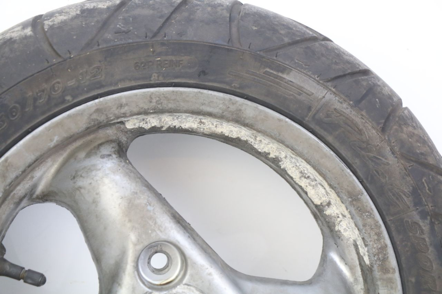 photo de LLANTA TRASERA PEUGEOT ELYSEO 125 (1999 - 2004) - Primer plano de alta resolución