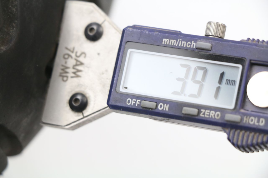 photo de LLANTA TRASERA PEUGEOT ELYSEO 50 (1998 - 2001) - Primer plano técnico