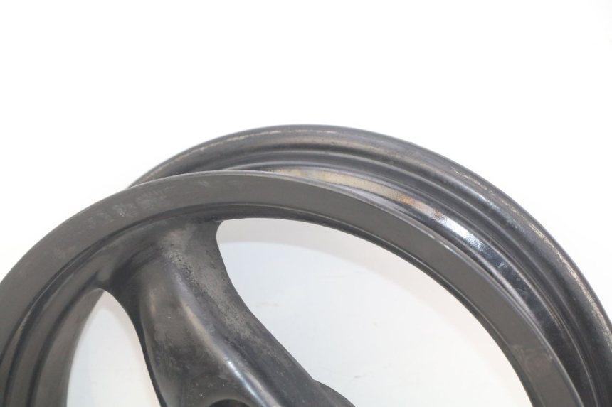 photo de LLANTA TRASERA PEUGEOT ELYSTAR 50 (2002 - 2014) - Estado de la superficie y material