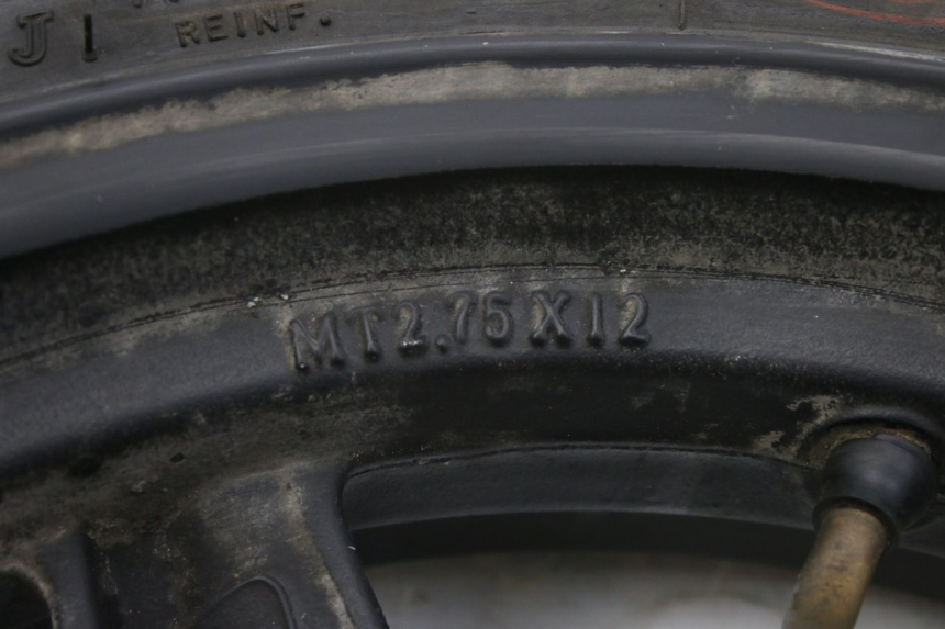 photo de LLANTA TRASERA JM MOTORS EVOLIS 4T 50 (2018 - 2022) - Primer plano técnico