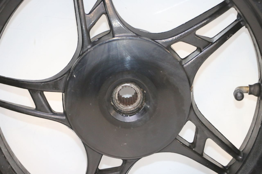 photo de LLANTA TRASERA JM MOTORS F45i 4T 50 (2020 - 2023) - Primer plano técnico